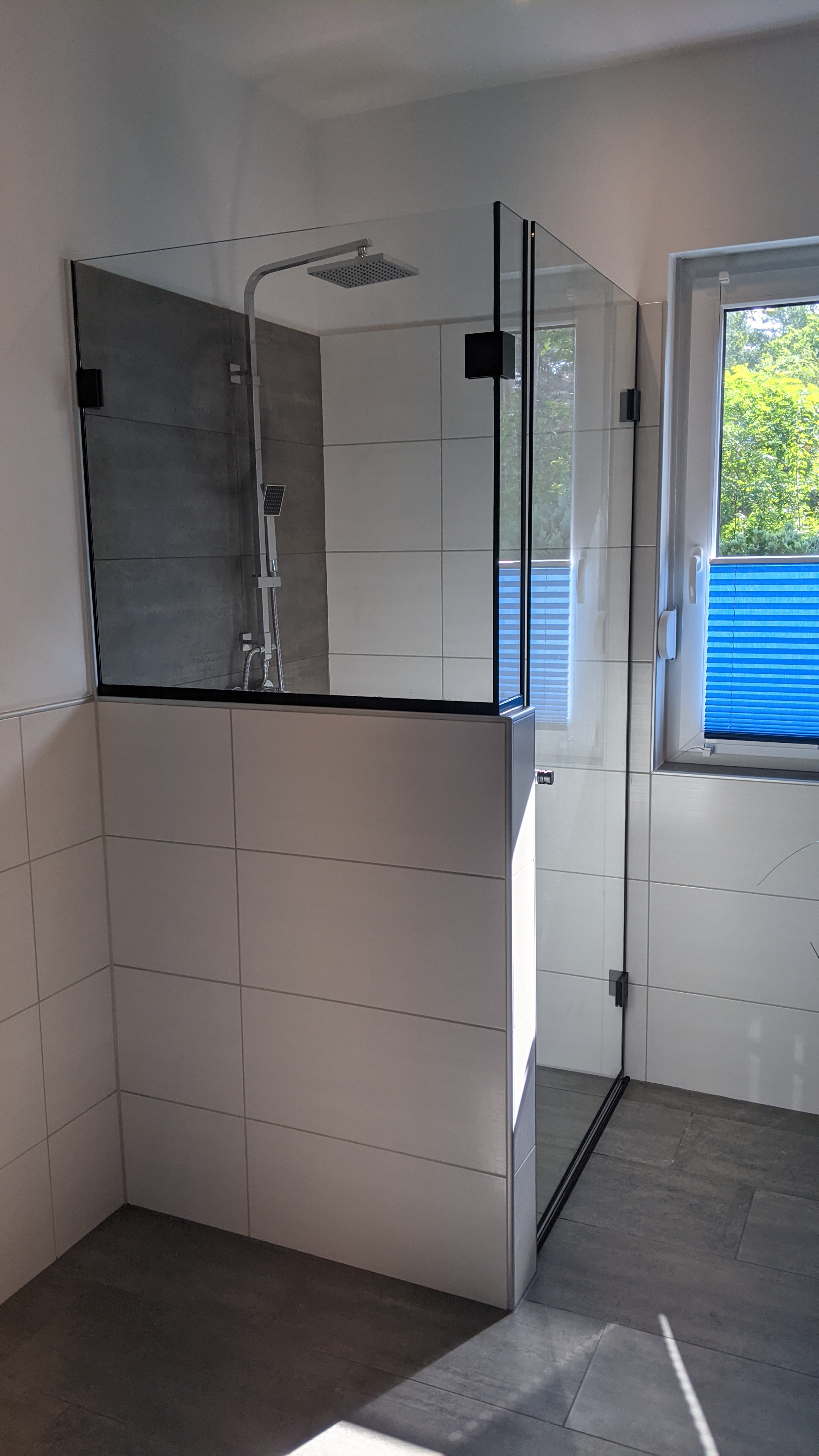 Eckdusche schwarz
